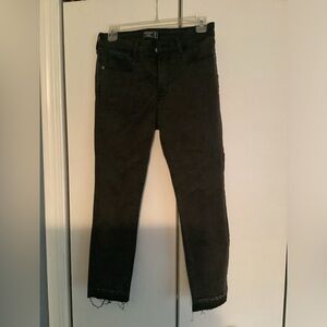 Abercrombie & Fitch Mid Rise Super Skinny Ankle jean. Size 6 Short. Faded black